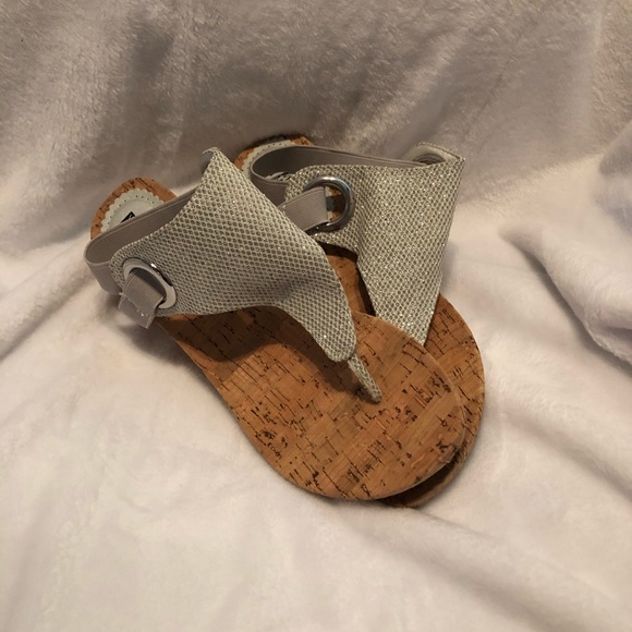 white mountain silver sandals